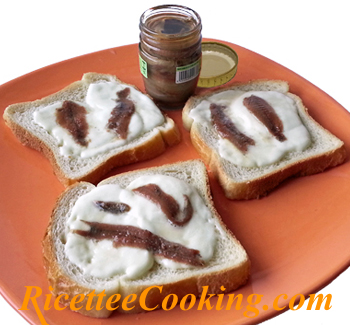 Crostini soffici mozzarella e alici